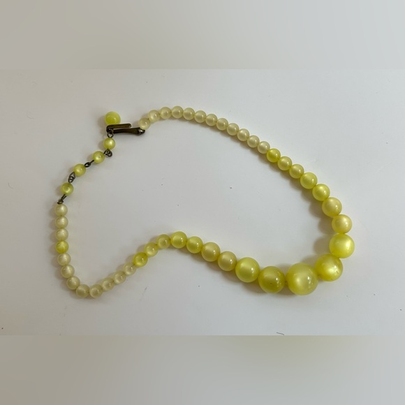 Vintage Yellow Moonglow Lucite Graduated Choker 13” w/ 2 1/2” Extender 40’s-50’s - Picture 2 of 16